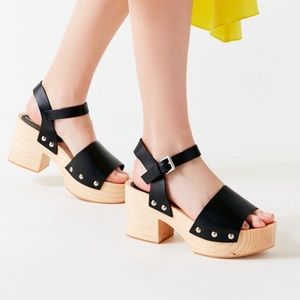 Intentionally Blank Tula Clog Sandal - Black